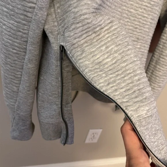 basic pullover - Picture 2 of 4